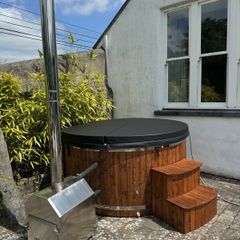 Hot tub Jacuzzi