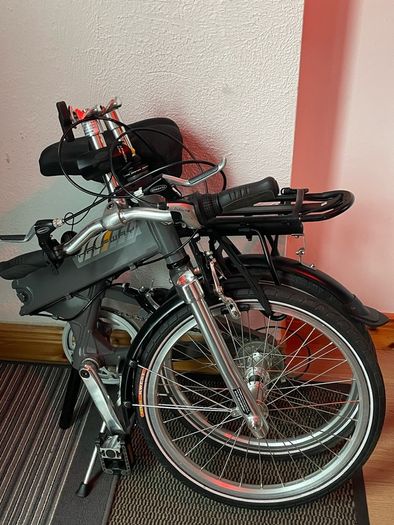 Giant Folding Bike - Excellent Condition