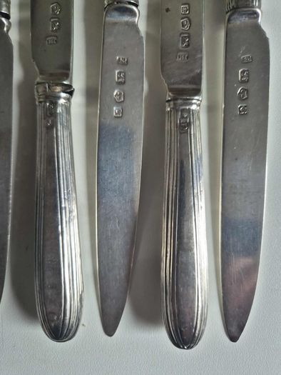 Robert Trickett, C.1775. Sterling Silver George III. 5 knives, 1775, 20cm, 240g