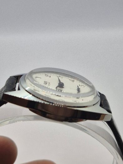 Vintage 1960s Renis Geneve Mechanical Watch - Swiss Made