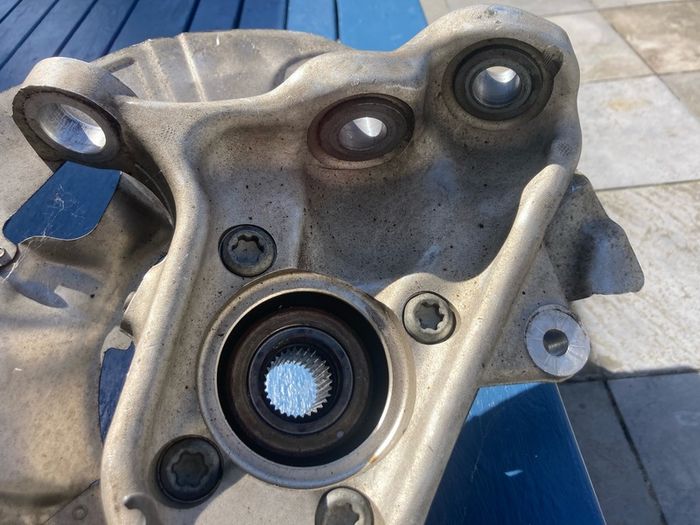 OEM BMW E70 E71 F15 F16 X5 X6 Front Spindle Hub Carrier Knuckle left and right side
