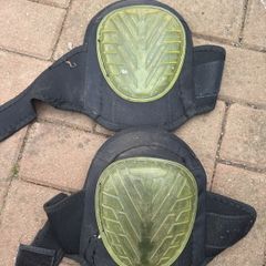 Knee pads