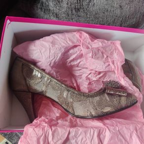 Le Babe Heels (Please Read)