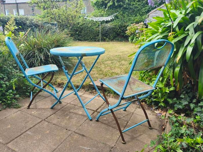 Outdoor Table & Chairs