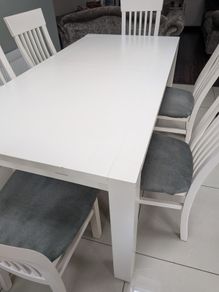 Table & chairs
