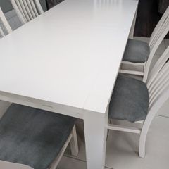 Table & chairs
