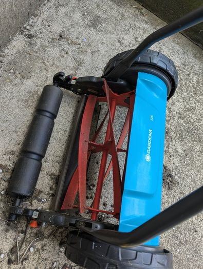 Gardena 330 Lawnmower plus grass catcher