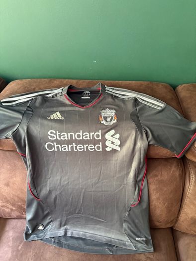 Luis Suarez signed Liverpool away jersey