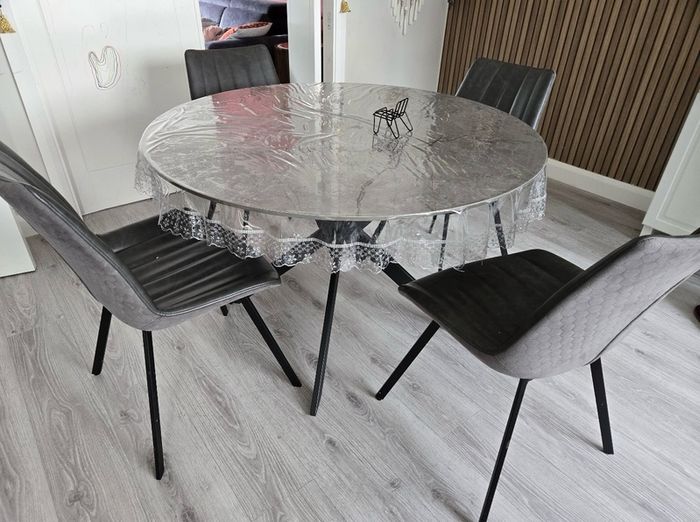 120 cm Round dining table and 4 chairs
