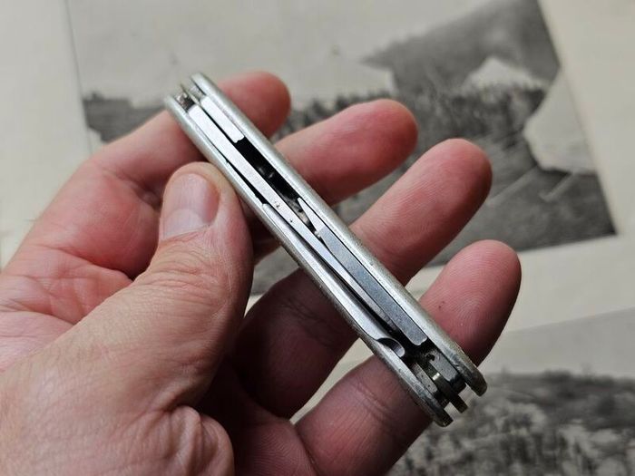 Vintage Elsener Schwyz Victoria 69 Original Swiss Army Issued Soldier Knife Discontinued Collectable Militaria