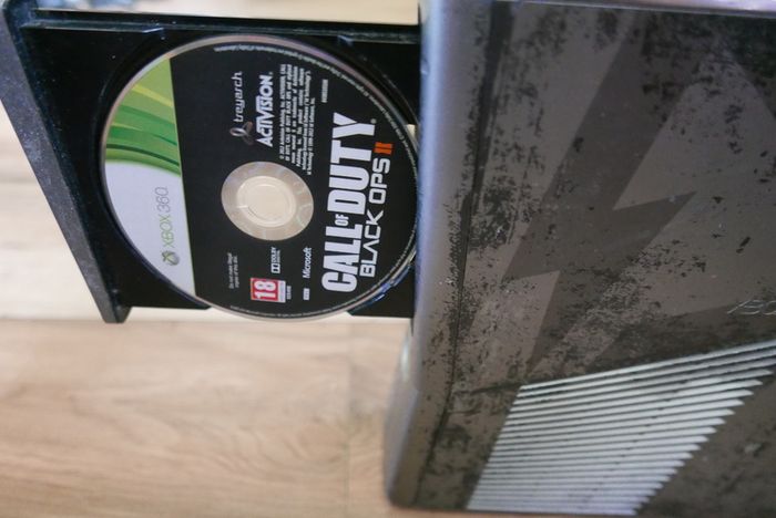 Xbox360 320GB - special edition - Call of Duty MW3 +1Pad (one game)