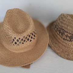 2 straw hats