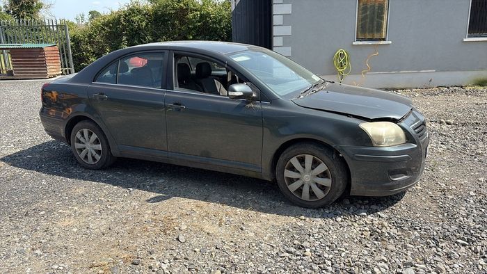 Toyota Avensis 2006 for breaking