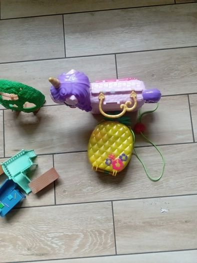 Sylvanian family and Polly pockets