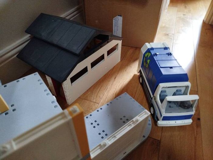 Playmobil pieces