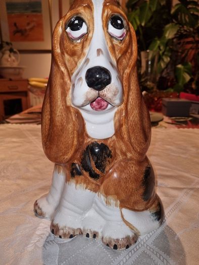 Large English Ceramic Pottery Hound Dog