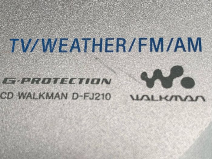 Sony D-FJ210 WalkMan Am/Fm/TV Weather CD Player