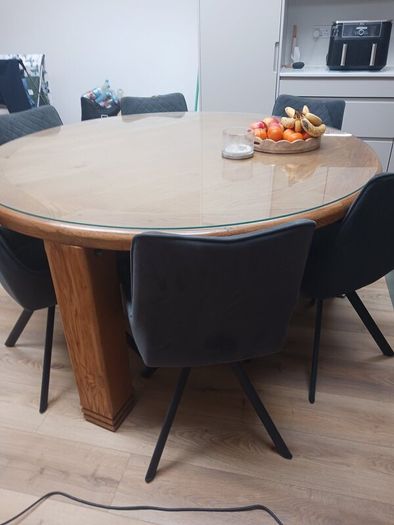 Kitchen table