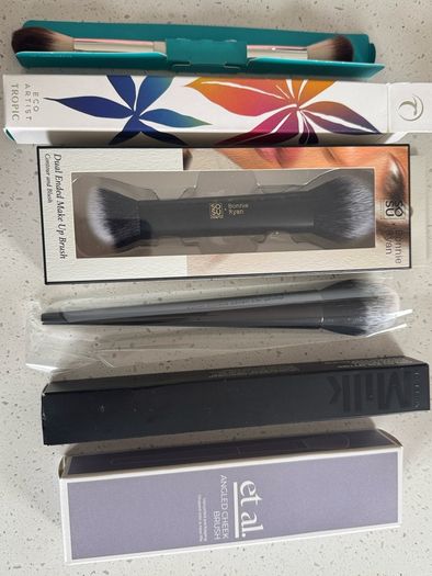 High ends face brushes new