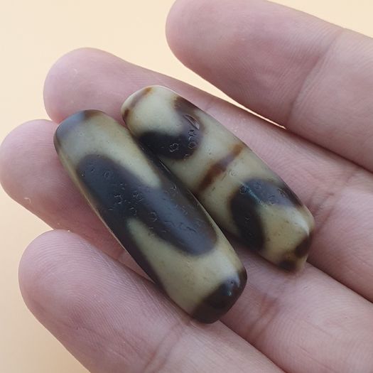 Lot of 2 Vintage Himalayan Tibetan Zigzag Pattern Agate Bead Amulets