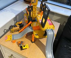 Volvo construction playset and 5 vehicles