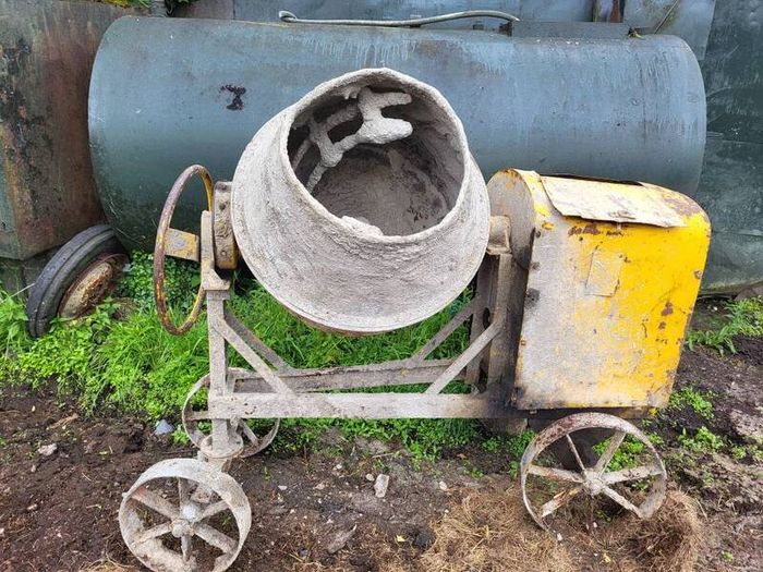 Cement mixer