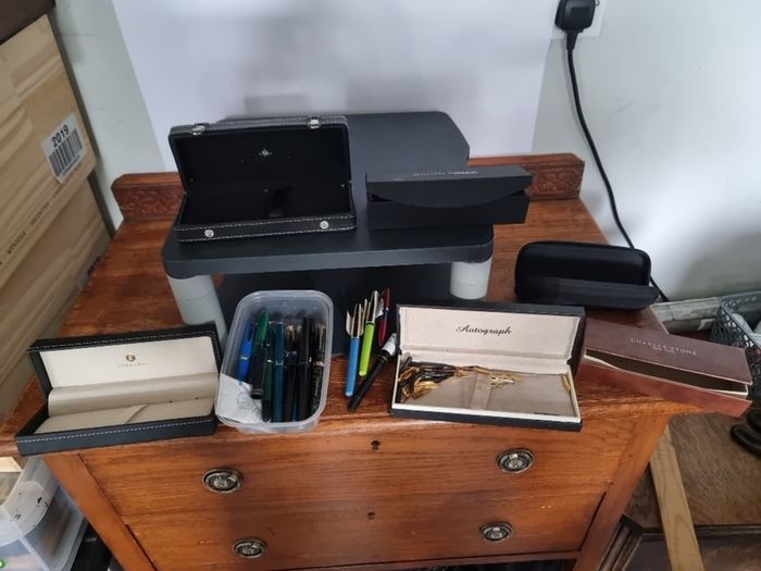 fountain pens , nibs , cases