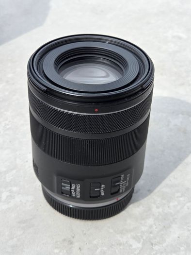 Canon RF 85mm f/2.0 Macro IS STM