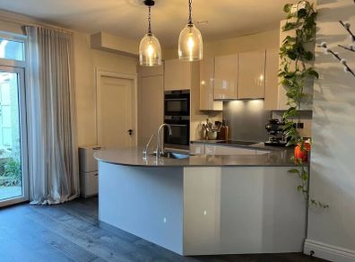 KUBE Modern High-Gloss Kitchen & AEG Appliances