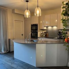KUBE Modern High-Gloss Kitchen & AEG Appliances