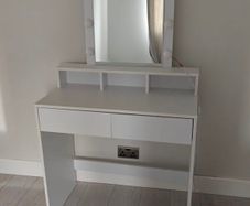 Dressing table