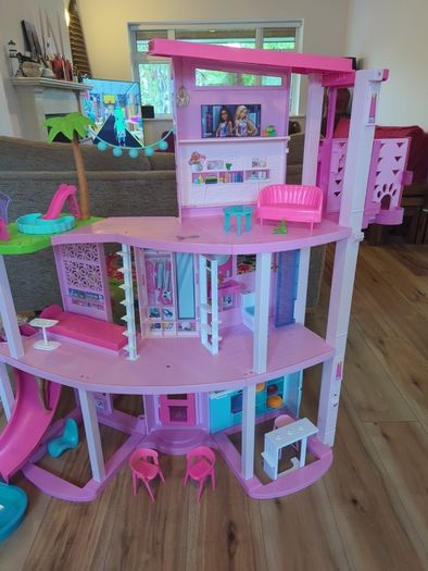Barbie dreamhouse