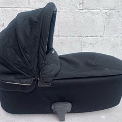 Mama's & Papas Armadillo Flip carrycot.