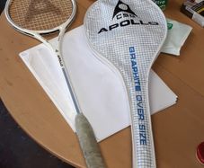 Badminton racket graphite