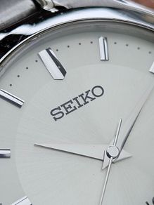 Watch Women's Seiko DOLCE quartz.