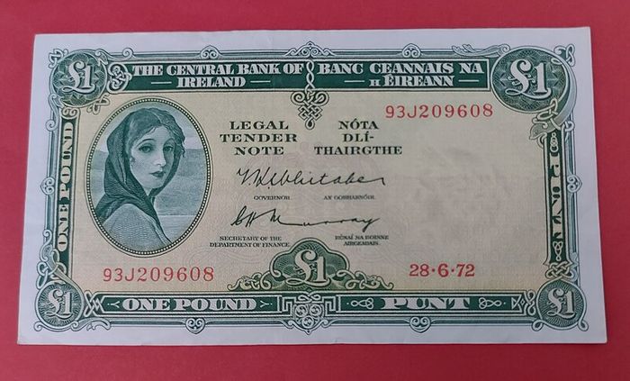 Irish 1972 Lady Lavery One pound banknote in almost uncirculated condition