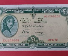 Irish 1972 Lady Lavery One pound banknote in almost uncirculated condition