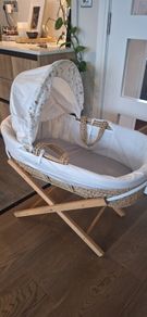 Moses basket and stand