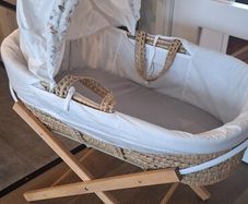 Moses basket and stand