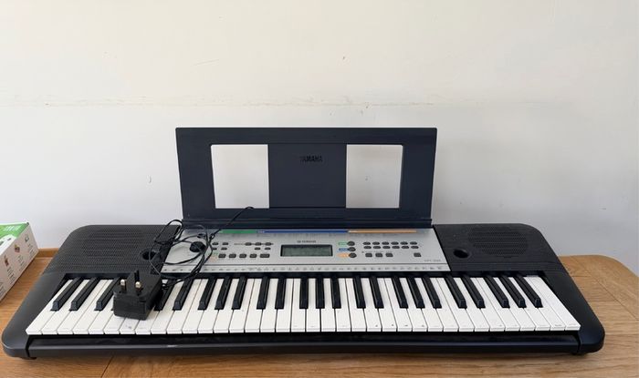 Yamaha YPT-255 Portable Keyboard with Power Adapter