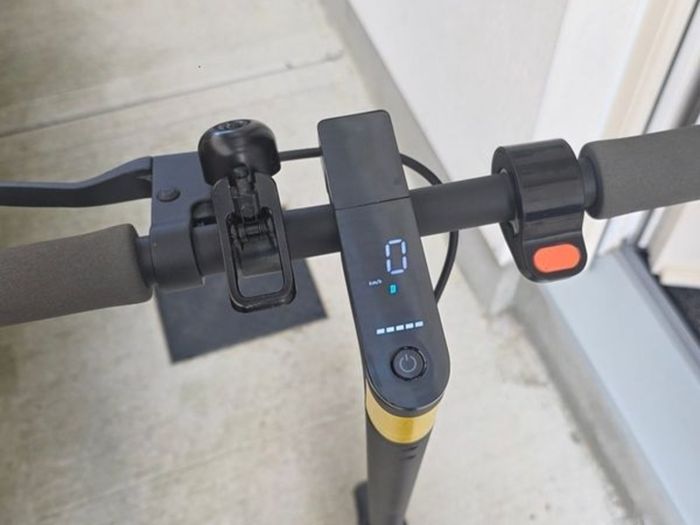 Xiaomi Mi Electric Scooter Essential 500W - Only 87KMs + 6 Charge Cycles