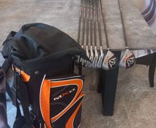 Dunlop golf clubs and bag with stand. Right handed clubs.