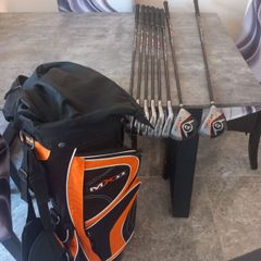 Dunlop golf clubs and bag with stand. Right handed clubs.