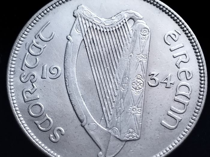 #577 - Ireland - 1934 - Half Crown - Silver - KM.8