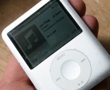Apple iPod A1236 4GB 3rd Generation