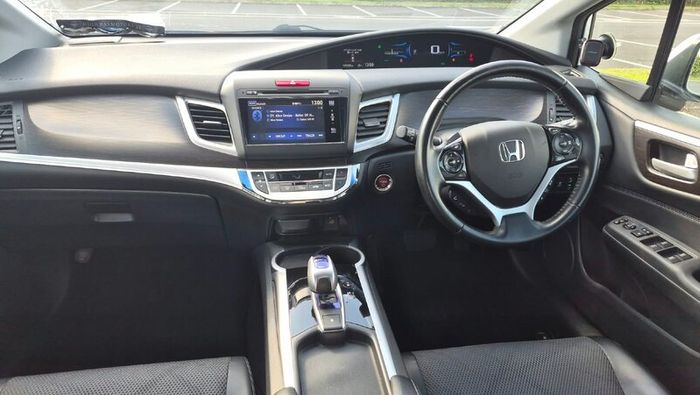 2016 Honda Jade 1.5, Hybrid (6 Seater)