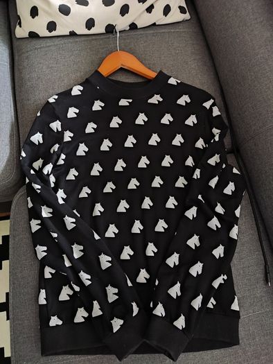 sweatshirt size M