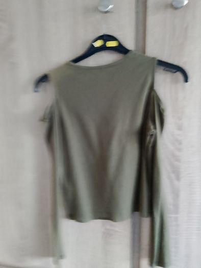 New look cold shoulder top would fit adult xs