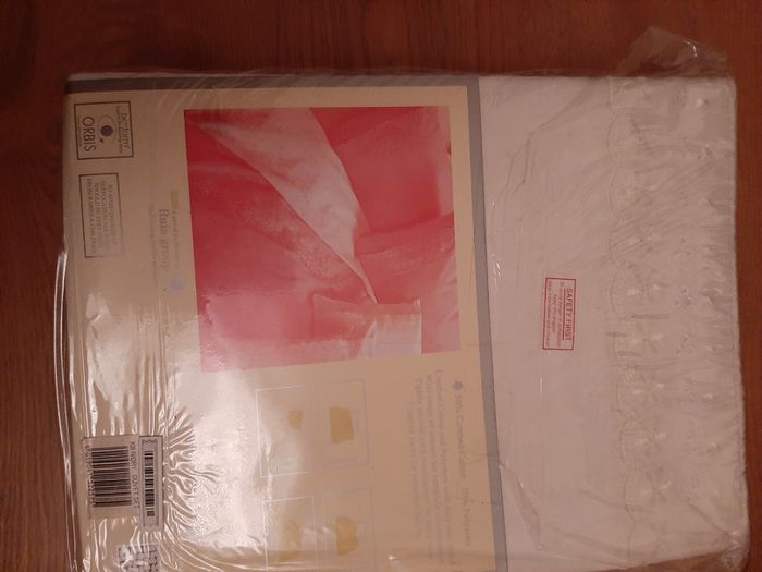 King Size Duvet Set - Broderie Anglaise Design - Brand New