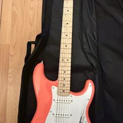 Squier Sonic Strat HSS (Coral) + bag + tuner + guitar strap + cable